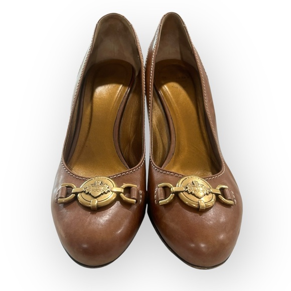 Swiss Bally Medallion Leather Pumps - Picture 4 of 12